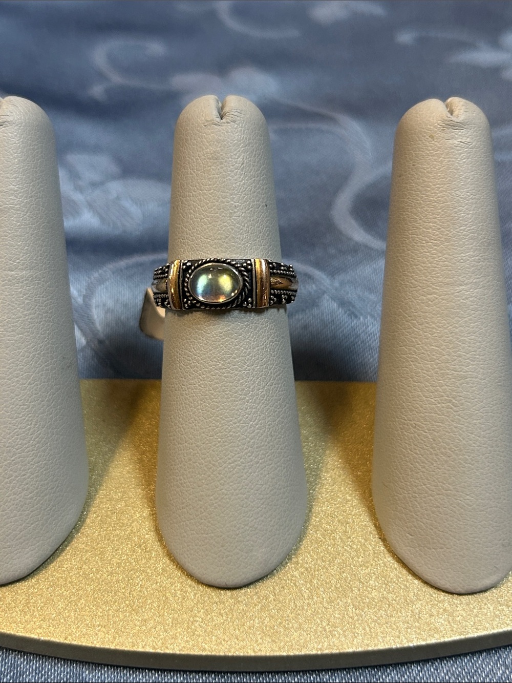 512033 925 moonstone & gold ring